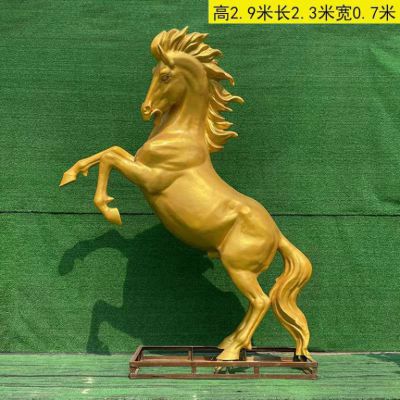 金色玻璃钢奔跑马雕塑，前蹄抬起奔马雕塑